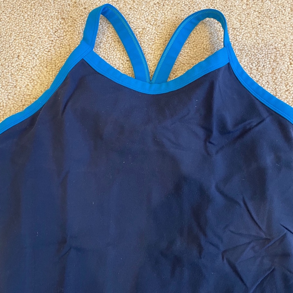 Lululemon women’s tank size 8